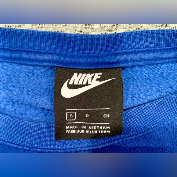 Nike Women's Blue Retro Sweatshirt with Colorful Stripes - Size S - Picture 4 of 6